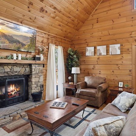Cozy Family Friendly Cabin With Hot Tub, Near Gatlinburg, Pigeon Forge, Dollywood Sevierville Kültér fotó