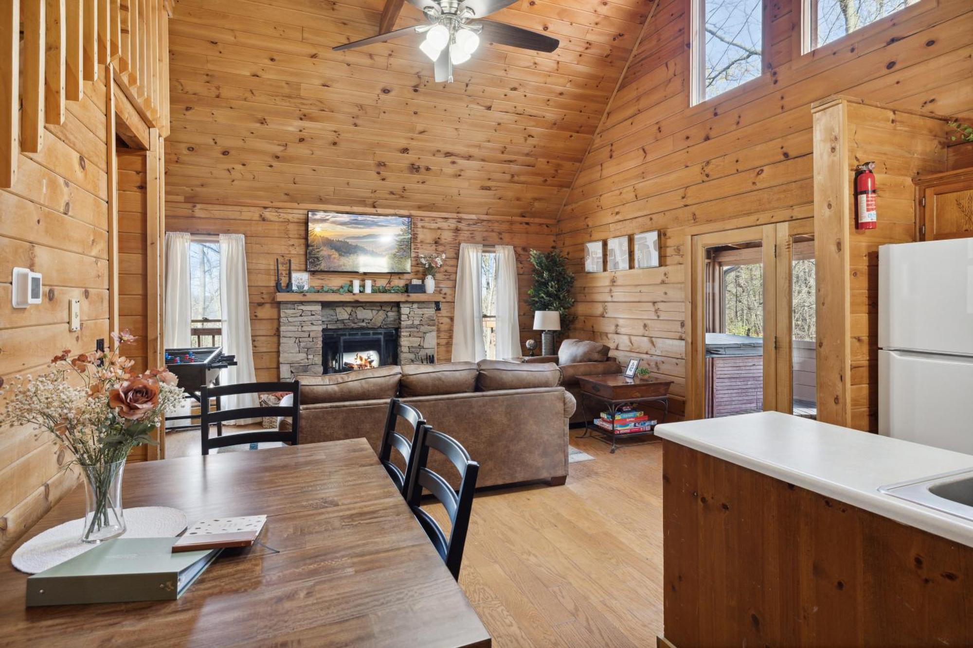 Cozy Family Friendly Cabin With Hot Tub, Near Gatlinburg, Pigeon Forge, Dollywood Sevierville Kültér fotó