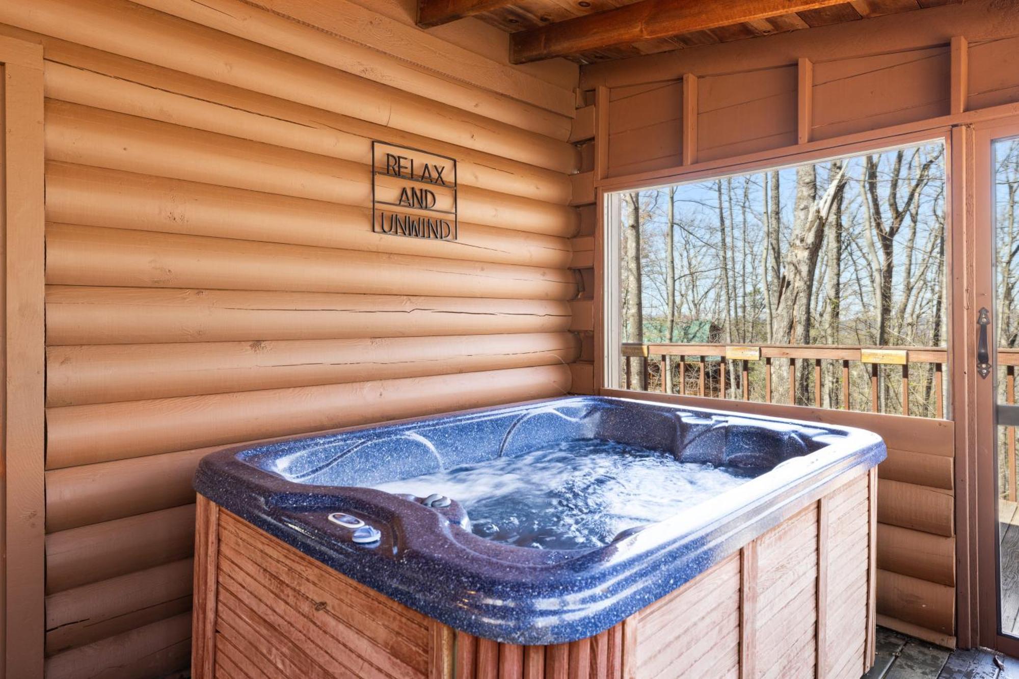 Cozy Family Friendly Cabin With Hot Tub, Near Gatlinburg, Pigeon Forge, Dollywood Sevierville Kültér fotó